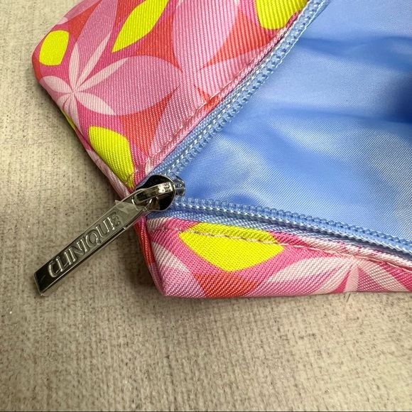 ❤️3 for $30❤️ CLINIQUE Makeup Bag and Happy Spray mini duo - Picture 8 of 10